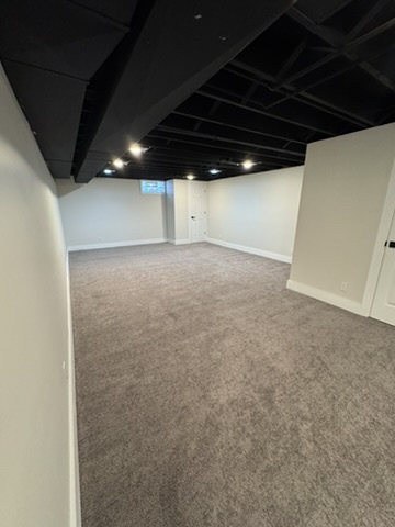 Large finished room with bold black ceiling